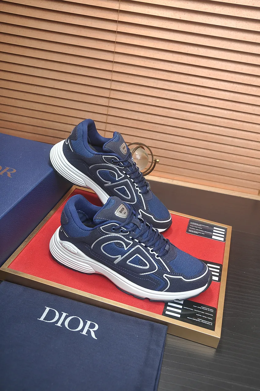 Men's men's shoes 💰: 500💶 (top original order) Brand: Dior (Dior) Standard code: Men's code 38-44 (45 customized) Grade: Same as the official website Material: Top original cowhide spliced ​​together Original wear-resistant and lightweight outsole Style category: Fashionable casual shoes Distinguished luxury brand elements top luxury Color: Actual picture color